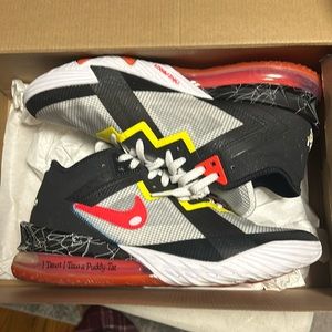 Nike LeBron 18 Low
Sylvester vs Tweety Space Jam